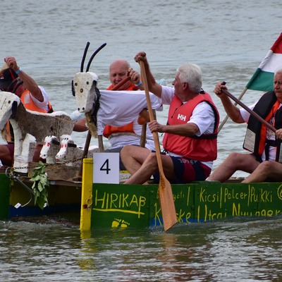 crazy-boat-4630275_1920