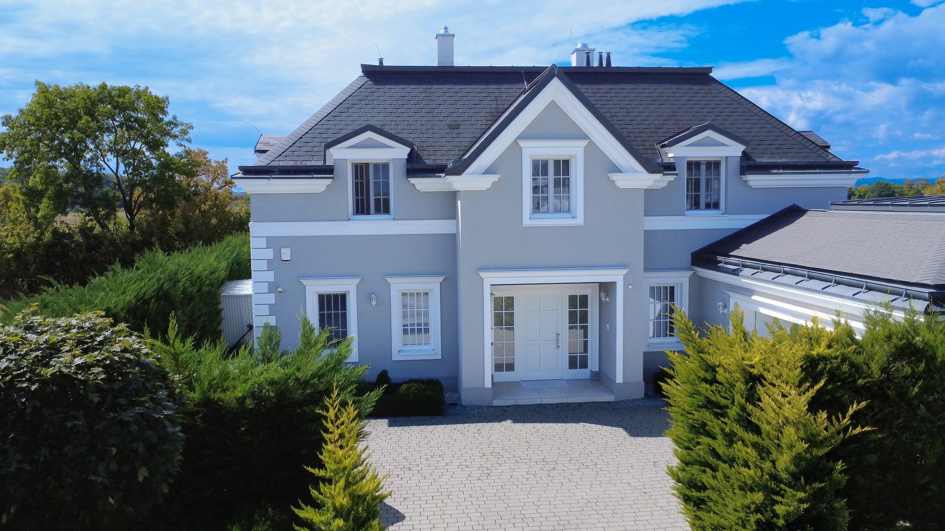 Villa with landscaped garden in the Fontana resort